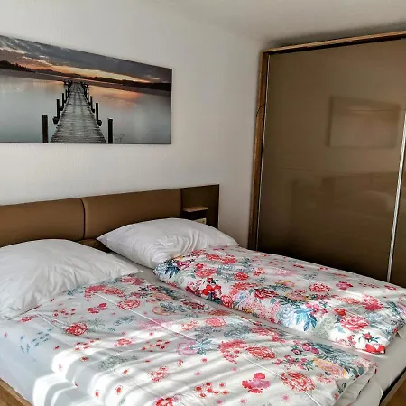 Apartament Cozy Apartment With Parking Garage
