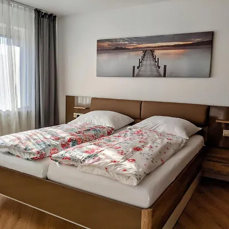 Cozy Apartment With Parking Garage