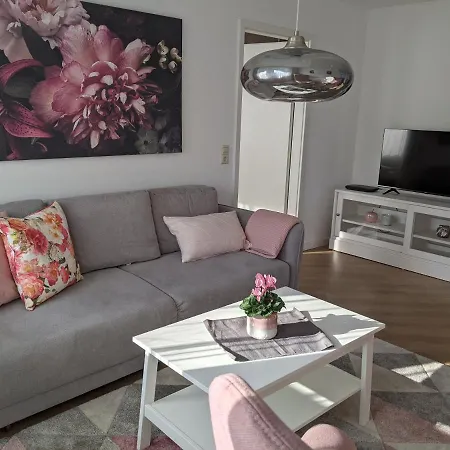 Cozy Apartment With Parking Garage Apartament Metzingen (Tubingen)